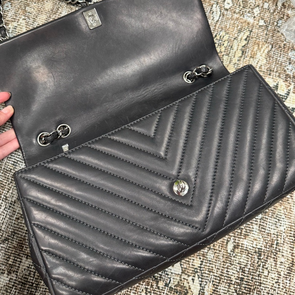 *SOLD* CHANEL Lambskin Surpique Chevron Quilted Single Flap Black - Picture 8 of 11